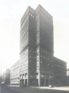Das Wilhelm-Marx-Brohochhaus, gebaut
                        1922-1924, ist das erste Brohochhaus
                        Deutschlands