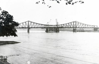 Dsseldorf 1929, die Sdbrcke kurz vor der
                        Fertigstellung