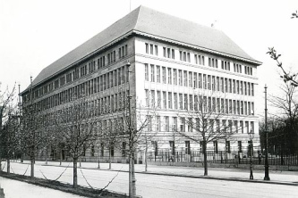 Das neue
                                  Mannesmann-Verwaltungsgebude aus dem
                                  Jahre 1912
