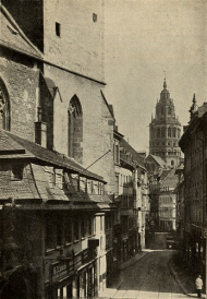 Mainz, die Schusterstrasse 1929 mit Sicht
                        auf den Domturm