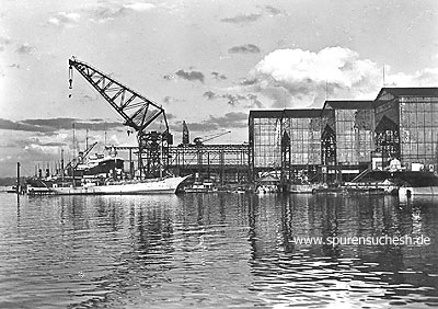 Werften, z.B. die Germaniawerft
                              ("Friedrich Krupp
                              Germaniawerft") 1930 ca. Bau von
                              Kriegsschiffen, das Geschft mit dem
                              Tod...
