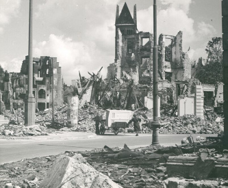 D�sseldorf, die Prinz-Georg-Strasse in Ruinen am
              13. Juni 1943