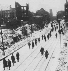 Dsseldorf, Winter 1946-1947 in
              Ruinen