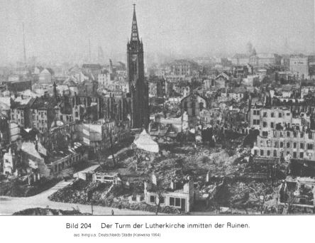 Ludwigshafen, die Lutherkirche in Ruinen
                        1945 ca.