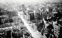 Mannheim um
              den 3. Mrz 1945 in Ruinen nach dem Feuersturm vom 2. Mrz
              1945