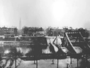Mannheim, zerstrte
                        Brcke Ende Mrz 1945 ca. [51]