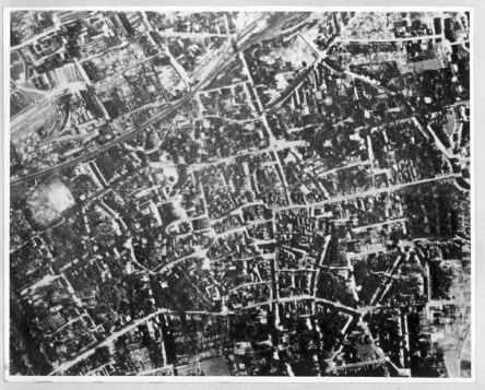 D�ren vor dem Vernichtungsangriff vom 16.
                      November 1944, Luftaufnahme