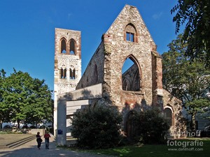 Mainz, die Christophskirche blieb
                als Ruinenmahnmal stehen, 2008 ca.