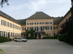 Schloss Johannisberg, Innenhof 2008
                ca. [8]