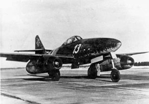 Deutscher Dsenjger Me262. Aber ohne
              Sprit konnte er kaum fliegen...