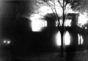 Hildesheim, Synagogenbrand in der Nacht vom
                        9. auf den 10. November 1938, organisiert von
                        der SS