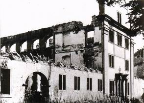 Gymnasium Josephinum
                      neben dem Dom in Ruinen 1945 ca.