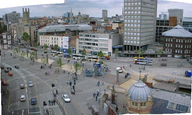 Bristol, Altstadtkreuzung im Jahr
              2000 ca. mit dominanten Flachfassaden und Fensterfassaden
              aus den 1960er bis 1980er Jahren [33]
