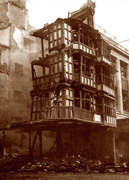 Bristol, das Hollndische Haus wurde am 24.
                        November 1940 bombardiert. Es war das
                        bekannteste Haus der ganzen Stadt [4].