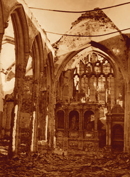 Bristols Kirche St.
                        Peter in Trmmern nach dem NS-Grossangriff vom
                        24. November 1940 [6]