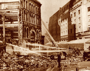 Bombentreffer an der Colston Avenue
              am Karfreitag 1941, zerstrt wurde hier das Hauptgebude
              der Elektrizittsgesellschaft