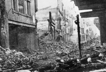 Bristol in
Ruinen, z.B. die Wine Stree in Ruinen und
Schutt, 24. November 1940 Bristol
in Ruinen, z.B. die Wine Stree in Ruinen und
Schutt, 24. November 1940