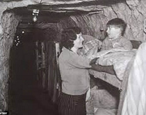 Ramsgate, Bunkeranlage mit
Tunneln mit Betten Ramsgate, Bunkeranlage mit Tunneln mit
Betten