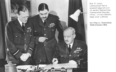 Bild 37: Harris mit Saundby und einem
                      Luftwaffenleutnant, 1942 ca.