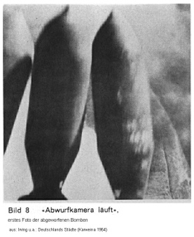 Bild 8: Bombenabwurffoto 1