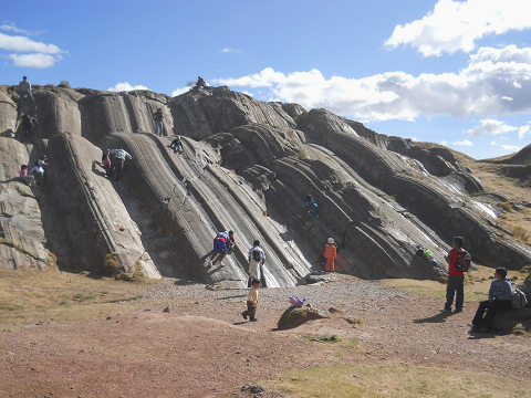 Verglaste
                        Felsoberfl�che in Sacsayhuam�n 02 als
                        Rutschbahn