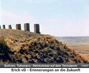 Bolivien, Tiahuanaco: Steinkolosse auf einem
                  Teichdamm