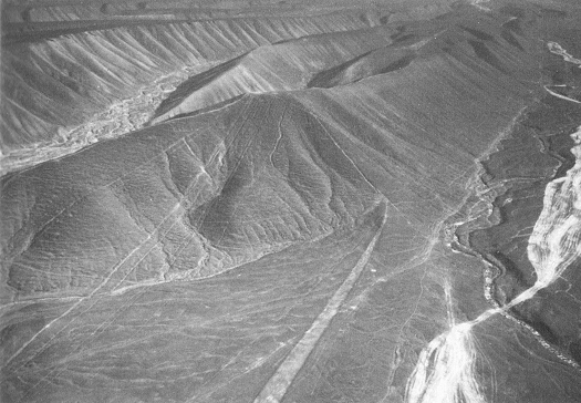 W�stenberge mit Linien