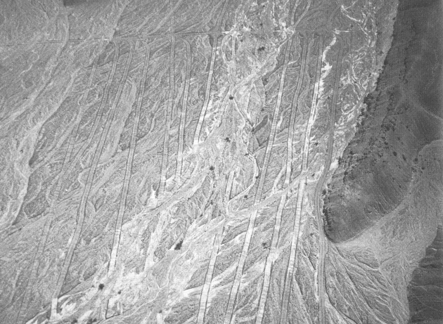 Region Palpa, parallele Streifen