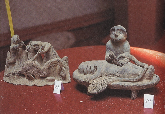 Ica-Museum,
                          Figuren, die Operationen darstellen