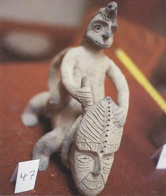 Ica-Museum, Figur
                          mit der Darstellung eines Reiters auf einem
                          Tier mit Menschenkopf