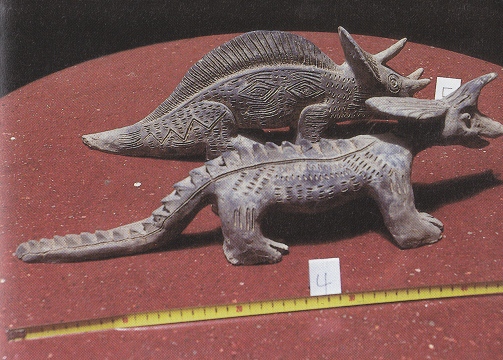 Ica-Museum, zwei
                          Dinosaurier