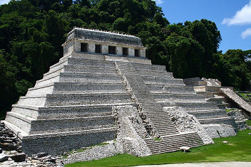 Templo de las inscripciones en
Palenque con cámara funeraria Templo de las inscripciones en
Palenque con cámara funeraria