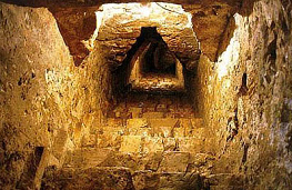 La escalera a la tumba en el
templo de las inscripciones en Palenque La escalera a la
tumba en el templo de las inscripciones en
Palenque
