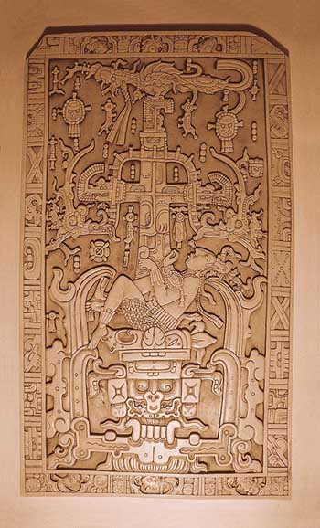 La losa sepulcral en el templo
de las inscripciones, primer plano La losa sepulcral
en el templo de las inscripciones, primer
plano