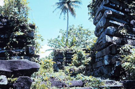 Temuen, fortificación
Nan Madol, muro 04 Temuen, fortificación Nan Madol,
muro 04