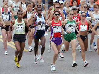 Hay razas diversas,
                        aqu� en el marat�n en Boston en 2006, �por qu�
                        hay razas diversas?