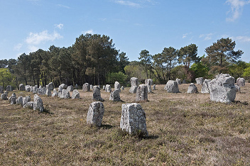 Hileras de menhires en Kerlescan en
Bretaña Hileras
de menhires en Kerlescan en Bretaña
