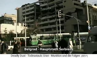 Zentrum
                            von Belgrad, Strassenbahn mit einer offenen
                            (!) Atomruine