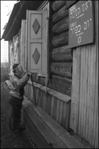 Wooden synagogue in Birobidzhan in 1935
                          approx.