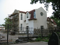 New
                          Birobidzhan synagogue from 2004, house front