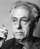 Erenburg, der
              kriminelle "sowjetisch"-j�dische Propagandist
              gegen Deutschland wurde ein alter, rauchender Knilch, hier
              Ende 1950er Jahre ca.