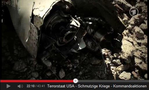 Überrest einer
"US"-Rakete in Al Madschala / Al Majalah
in Jemen 03, das Gehäuse mit Antriebsmotor Überrest einer "US"-Rakete in Al
Madschala / Al Majalah in Jemen 03, das Gehäuse mit
Antriebsmotor