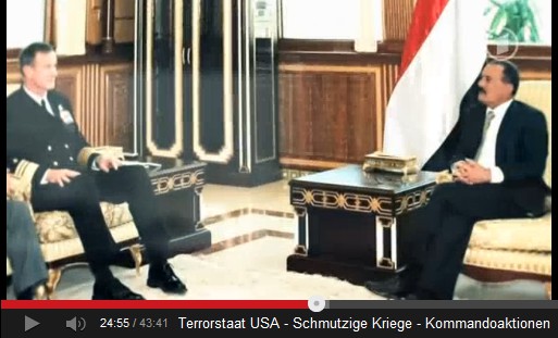 Der Präsident des Jemen,
Herr Saleh, mit dem Vollnazi und Leiter des
hyperkriminellen JSOC, Admiral William McRaven Der
Präsident des Jemen, Herr Saleh, mit dem Vollnazi
und Leiter des hyperkriminellen JSOC, Admiral
William McRaven