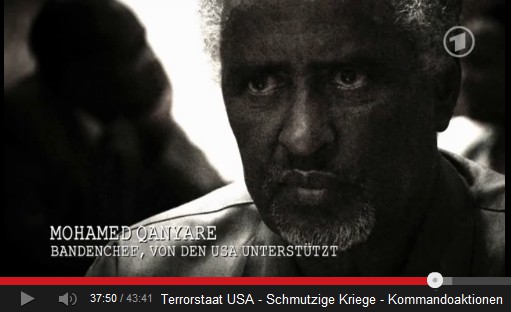 Bandenchef Qanyare in Somalia
- er meint, die faschistischen "USA" seien
gute "Lehrer" im Kriegshandwerk Bandenchef Qanyare in
Somalia - er meint, die faschistischen
"USA" seien gute "Lehrer" im
Kriegshandwerk