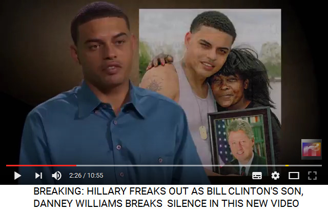 Danney Williams mit Mutter Bobbie Ann
                              Williams mit einem Bild von Bill Clinton