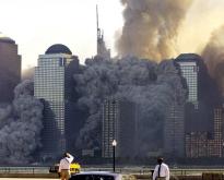 11 de septiembre, WTC, voladura de la torre
                norte: la distribucin de la nube de polvo al ro Hudson
                (Hudson River)