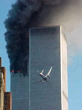 Der angebliche Flugzeugeinschlag einer
                          Boeing in den Sdturm, TV-Film. Aber sie
                          Flgel reflektieren verschieden, auch da
                          stimmt was nicht