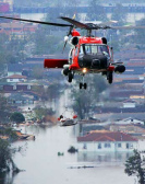New Orleans: Rescue by helicopter after
                        hurricane "Katrina".