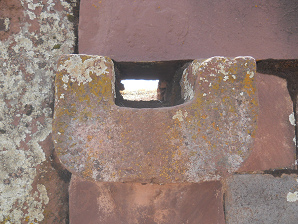 Kalasasaya-Tempel in
Tiahuanaco, Abfluss in Stein gefräst Kalasasaya-Tempel in Tiahuanaco, Abfluss
in Stein gefräst