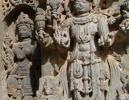 Indien,
Somanathpur: Statue der Hoysala-Kultur mit Maiskolbeben Indien, Somanathpur: Statue
der Hoysala-Kultur mit Maiskolbeben